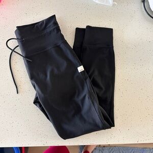 Vuori Black Leggings with Adjustable Waistband